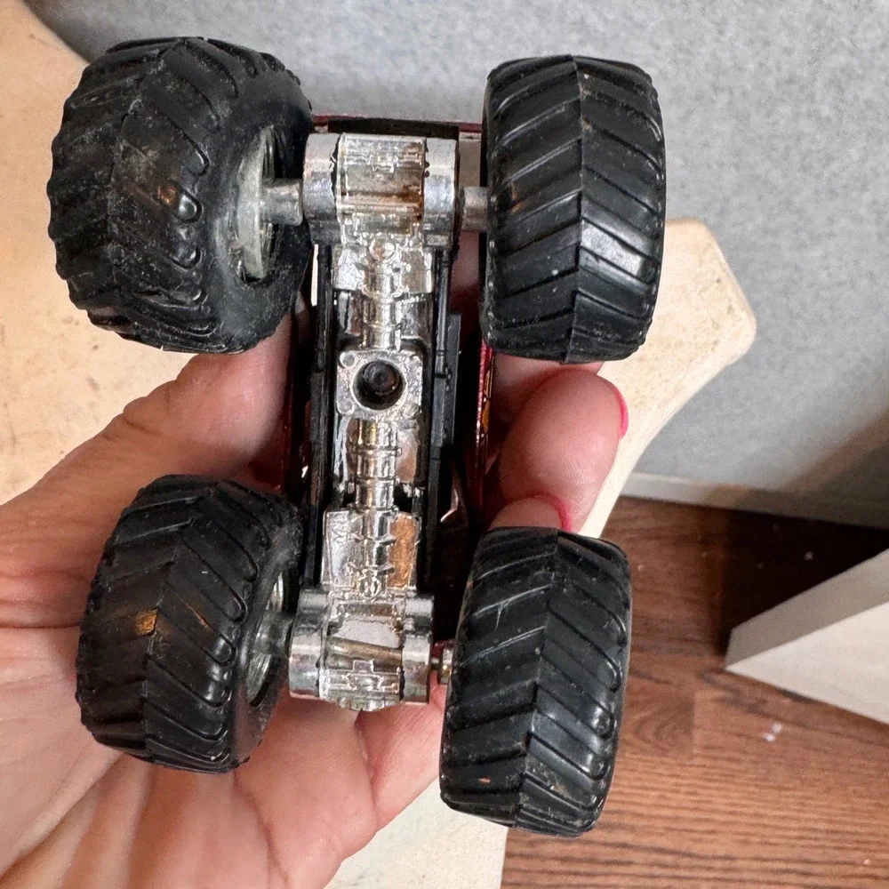 Hot Wheels El Matador‎ Monster Truck Red Flames Bull Diecast Toy Vehicle